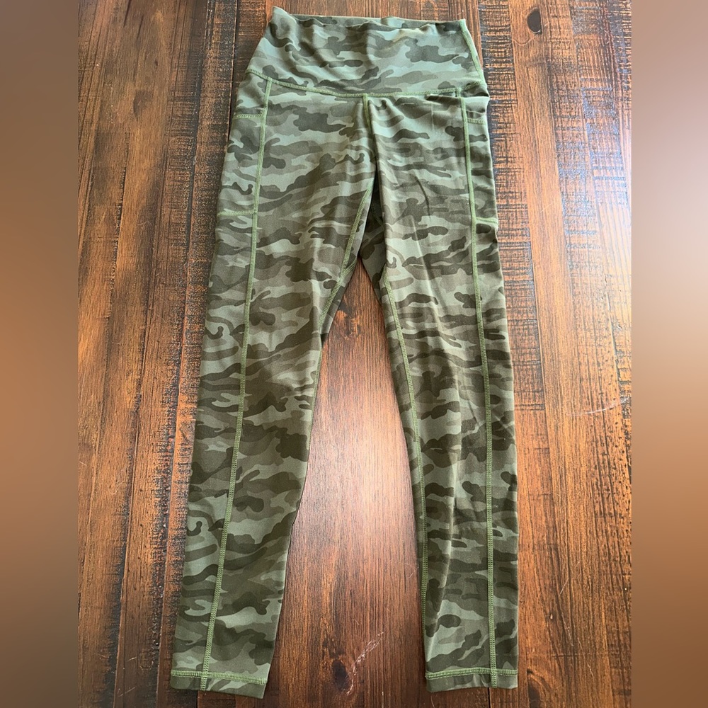 Colorfulkoala Camo‎ Green Leggings Size Small